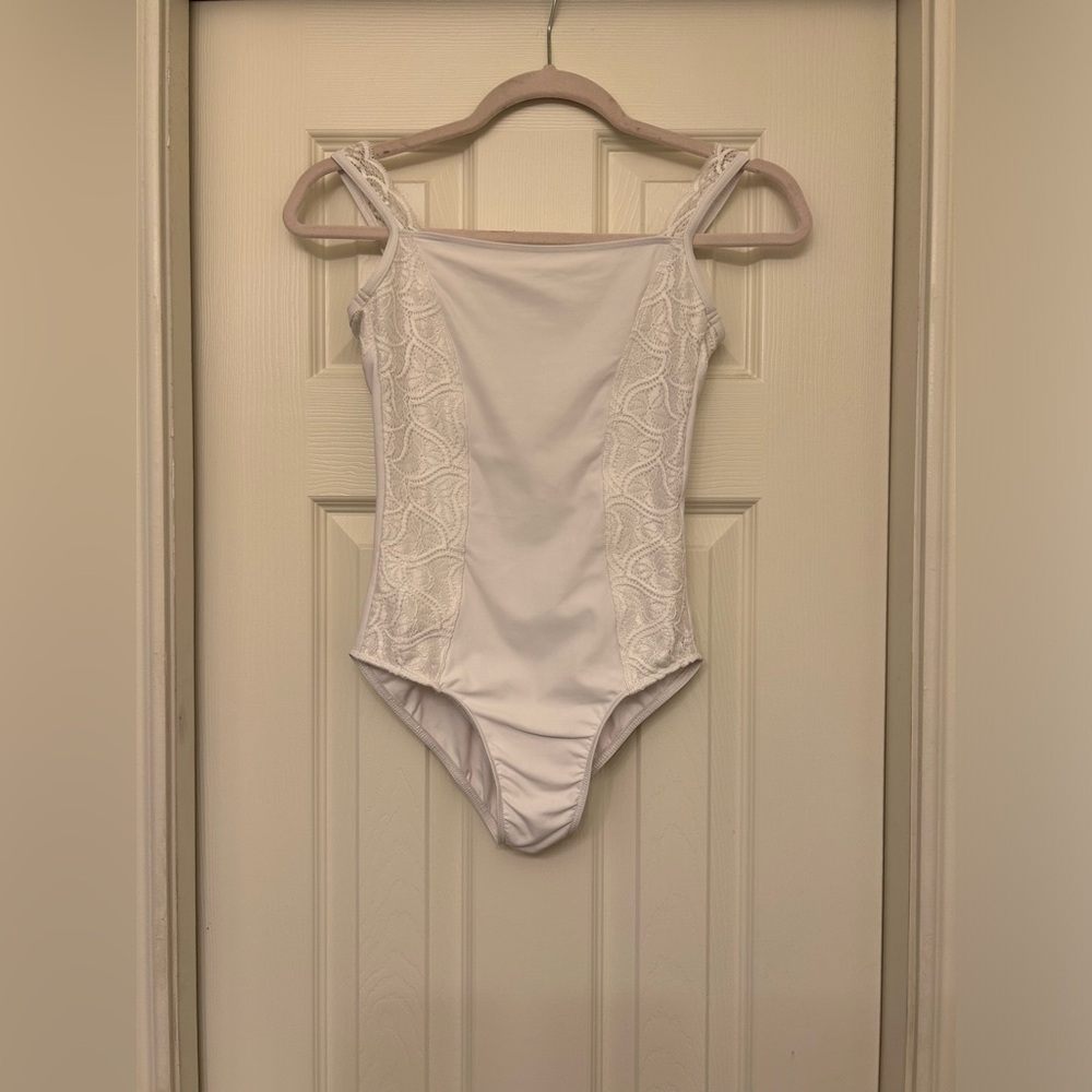 Wear Moi White lace leotard 🤍